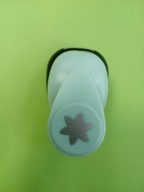 DREWNIANE ZAWIESZKI MOTYWY ŚWIĄTECZNE, 12 SZT.